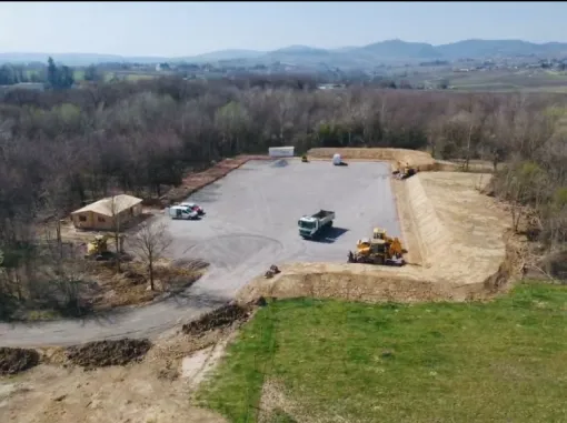 Création d’un chemin d’accès et d’une carrière équestre dans le Beaujolais (Rhône), Saint-Georges-de-Reneins, MUTIN TP