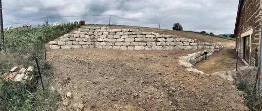 Création d'un enrochement à Villié-Morgon dans le Beaujolais, Saint-Georges-de-Reneins, MUTIN TP