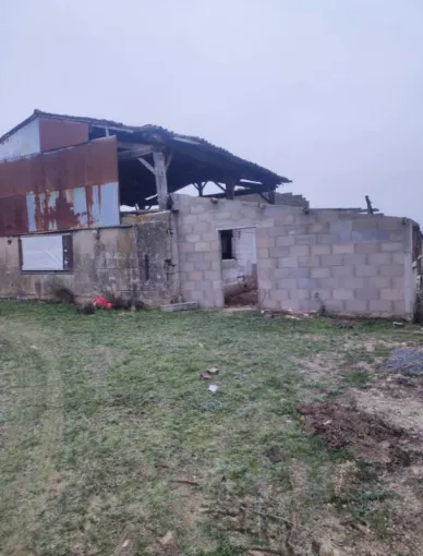 Démolition d'une ancienne grange à CHALEINS dans l'Ain (01), Saint-Georges-de-Reneins, MUTIN TP