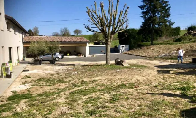 Création d'un mur de soutènement en enrochement et réfection d'une cour en concassé blanc sur la commune de Toussieux (01600), Saint-Georges-de-Reneins, MUTIN TP