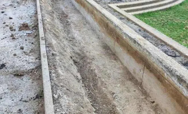 Les enrobés drainants : Réfection d'une cour d'école dans le Beaujolais (Rhône, 69) pour plus de sécurité et de gaieté, Saint-Georges-de-Reneins, MUTIN TP