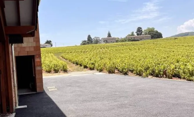 Mise en œuvre d'un enrobé et nivellement des abords en concassé au Domaine du Père Benoit à Saint Lager (69), Saint-Georges-de-Reneins, MUTIN TP