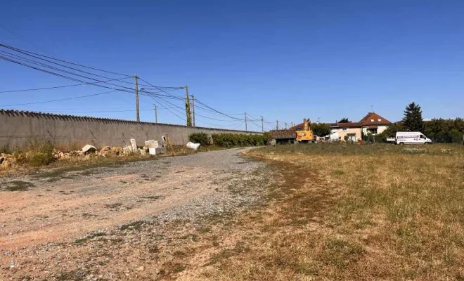 Réfection d'un chemin d’accès en concassé blanc et pose de pavés en délimitation à Saint Etienne la Varenne au cœur du Beaujolais, Saint-Georges-de-Reneins, MUTIN TP