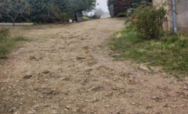 Réfection d'un chemin d'accès en enrobé avec pose de pavés en délimitation à Chiroubles dans le Beaujolais, Saint-Georges-de-Reneins, MUTIN TP