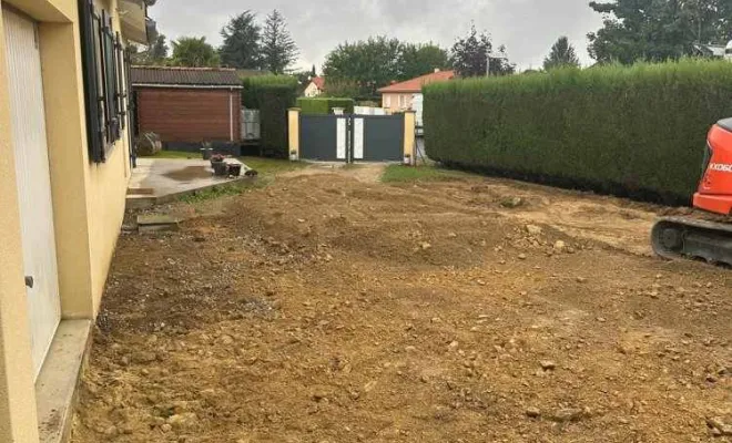 Réfection d'une cour en enrobé avec une rive en pavés à Neuville les Dames entre Dombes et Bresse, Saint-Georges-de-Reneins, MUTIN TP
