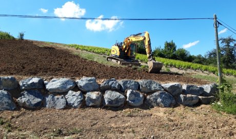 Mur de soutènement vigne dans le Beaujolais