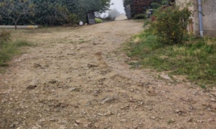 Avant nos travaux de création de chemin d'accès, terrain à CHIROUBLES